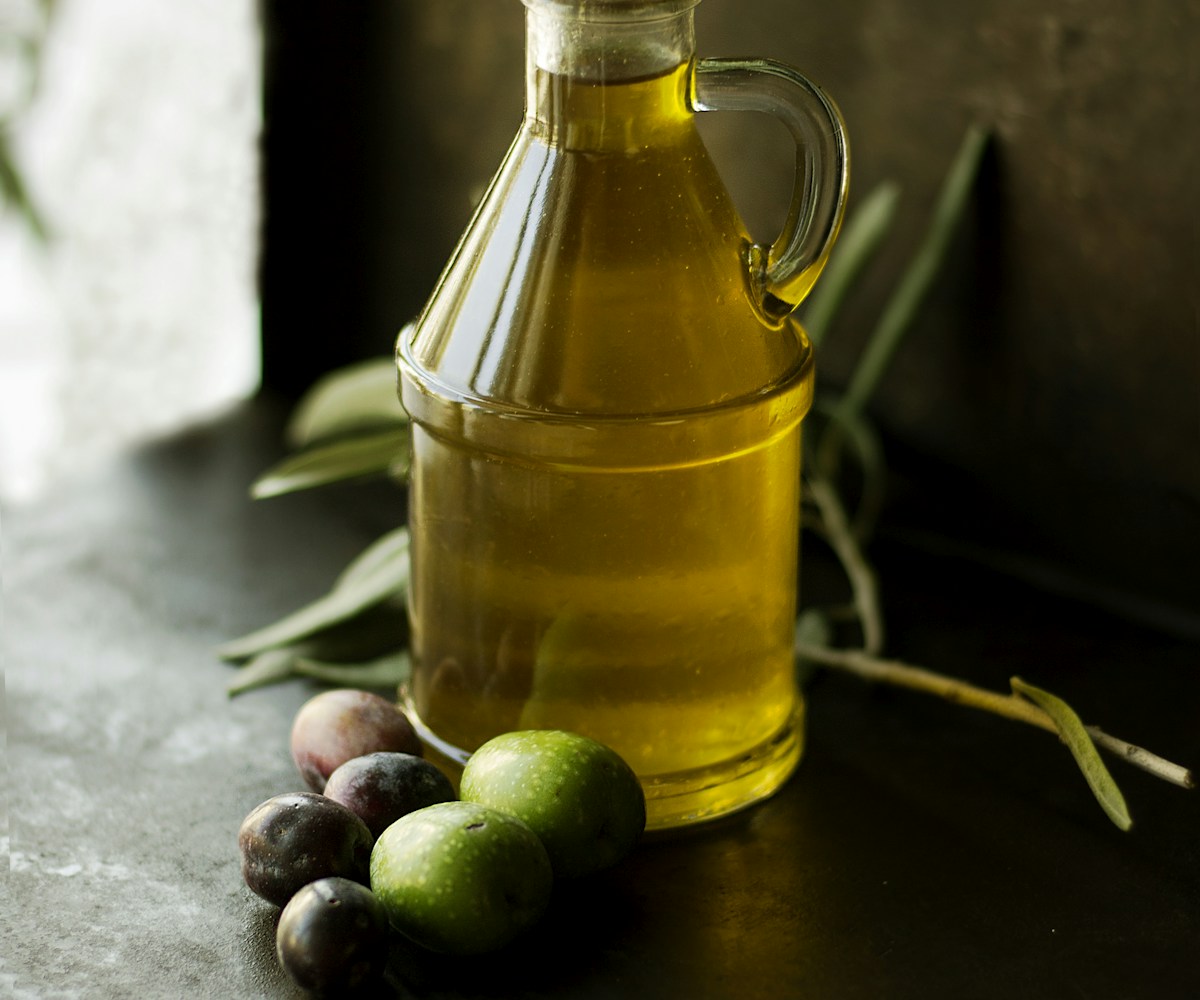Nutrient-rich feed oil